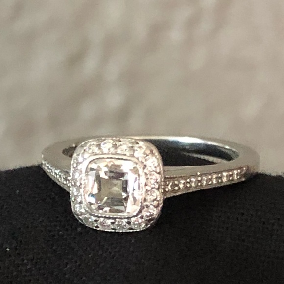 SOLD Tiffany Legacy Engagement Ring Diamond Platinum - Picture 4 of 7